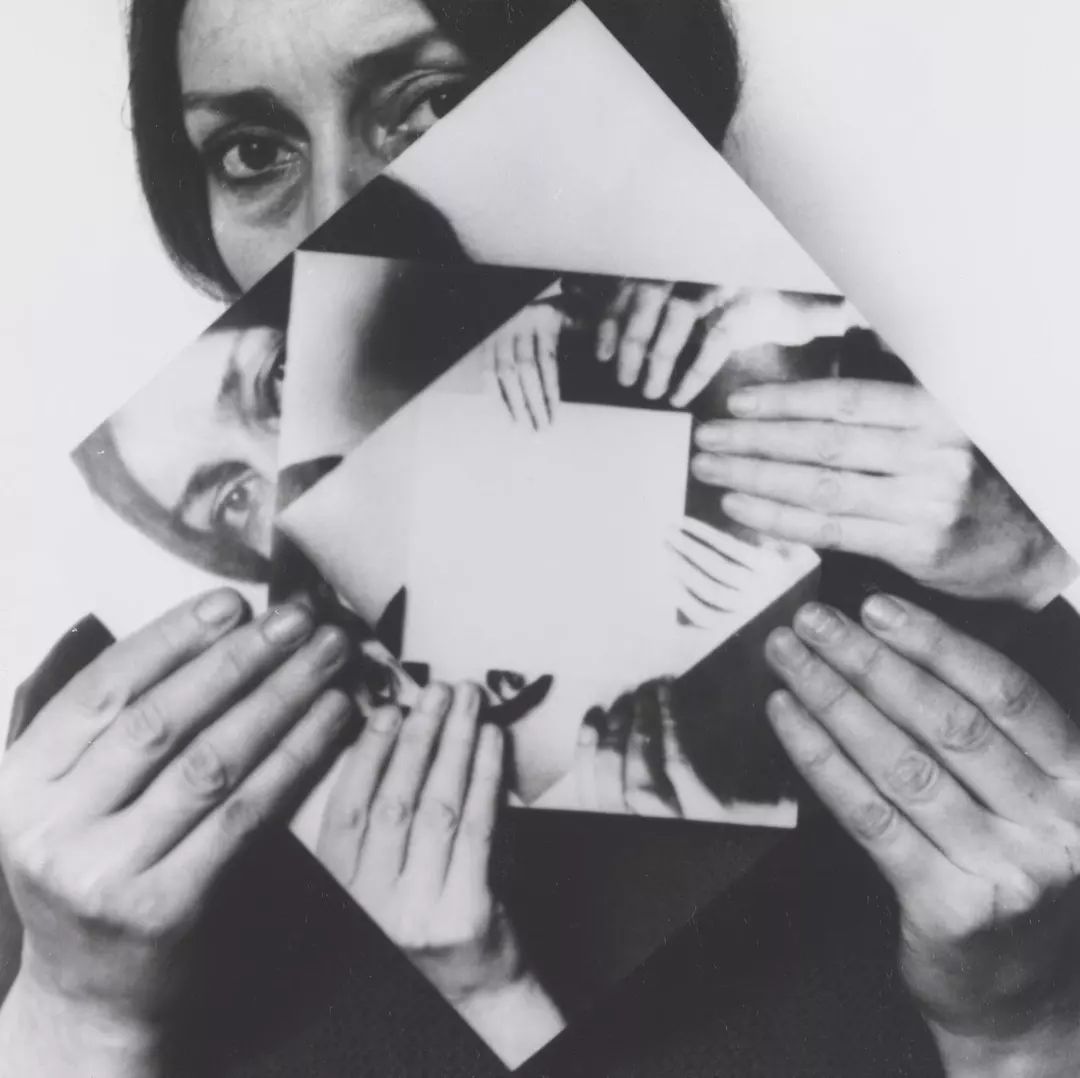 Tate's tweet image. Our #WorkOfTheWeek is Dóra Maurer’s self-portrait series, Seven Twists I-VI. 📷

Maurer frequently stages herself in front of the camera, with displacement, perception and transformation regular motifs in her work. 

See her series at Tate Modern. 🤖 bit.ly/47IOUFJ