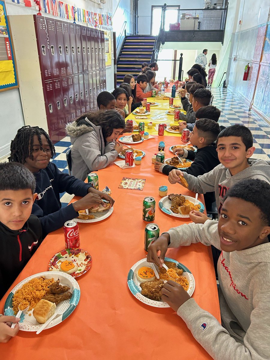 Had a great time celebrating #Friendsgiving with our 6th grade @SabinDLMagnet Scholars. Happy Thanksgiving to all! @ChiPubSchools @CPSNetwork6 @CpsLeaders #thebestarewithCPS