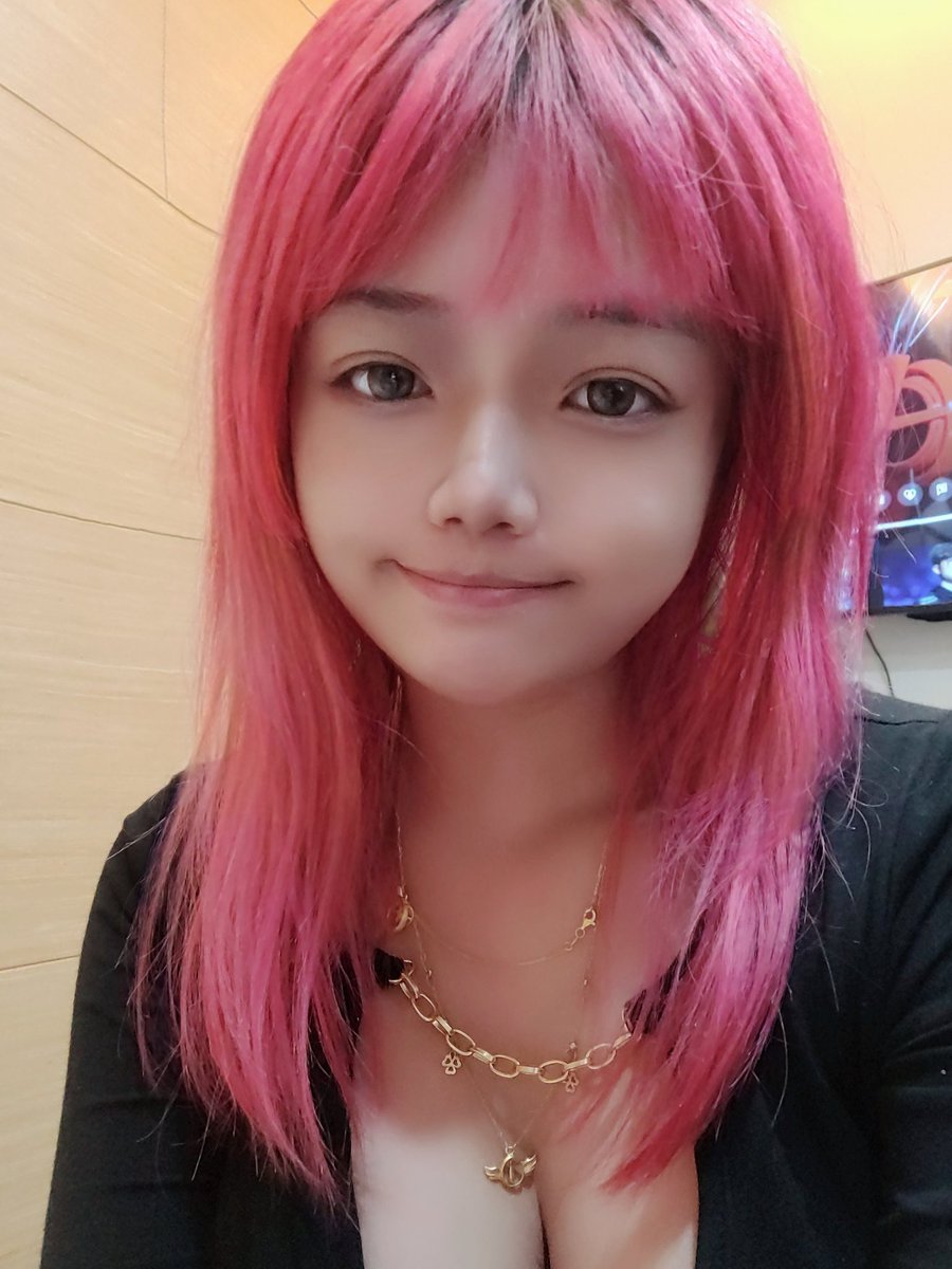 心臟病 打針讓我睡到現在
我在夢中想到一些事情想跟大家分享
也許人生總是有起有落
從小時候吃不起三餐 到現在成為兩家美容院的院長 一些公司的股東
Twitter我當初只是載來玩的 並沒有想到可以累積這麼多粉絲
也許大部分的人都只想要我的身體
但我是來這裡交朋友的你們信嗎？

講個題外話
不管這個女生高矮胖瘦有修圖沒修圖
你都沒資格去評判人家
相信你的爸媽不希望你成為鍵盤俠
現代人壓力已經夠大了。。。

還有一件事情
不要再用金錢侮辱我
花錢買不到我的身體 有很多女生想賺這個錢 可以去找他們
我自尊心比較強 比較靠北 
像我這樣靠北的人 都是看感覺去決定下一步的 錢買不動我
如果能夠接受我的靠北 還願意跟我交朋友的 再來參加我的活動 

最後謝謝大家 願意追蹤我 讓我人生能夠享受一把網紅的快感 解鎖成就