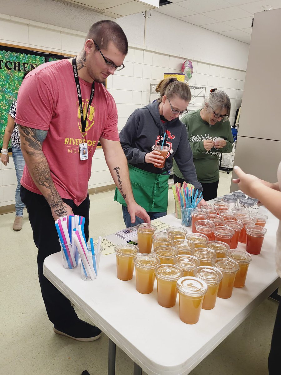 Joyce Johnson &amp; Kayla Kelly, #CRAEA SLPAs who serve on our Culture &amp; Climate Committee, made a trip to River Hills School to spread some sunshine! ☀️ They served bubble tea to RH staff &amp; shared gratitude for the important work they do for children! 🙌
#EveryDayAtAEA #iaedchat