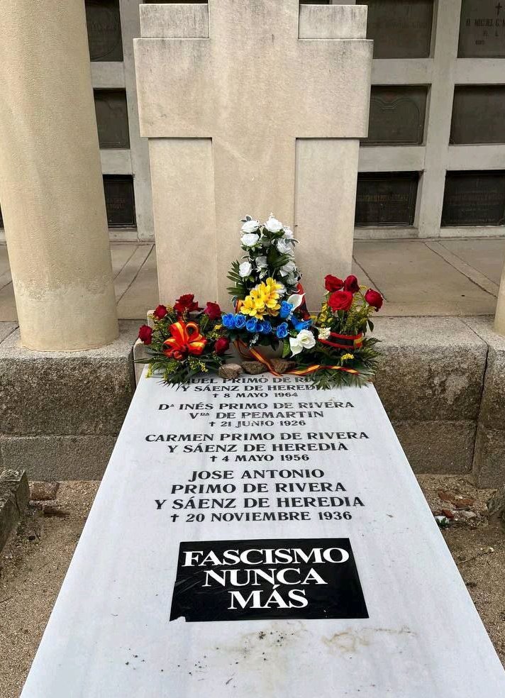 Nos han mandado esto.

Parece que la gente no quiere falangistas en Carabanchel.