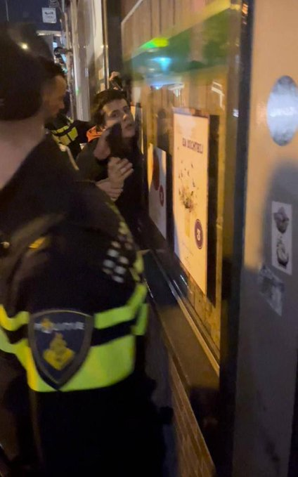 nickynicky78's tweet photo. De fakkeldrager die bij #Kaag langs liep met een fakkel kreeg 6 maanden cel van het OM.

Hoeveel staat er op poging tot doodslag op een politicus @Het_OM? 
En nog wel twee dagen voor de verkiezingen!

#aanslagBaudet #Groningen 
#verkiezingen2023 #verkiezingen
#PimFortuyn https://t.co/ZTQx35AxFL