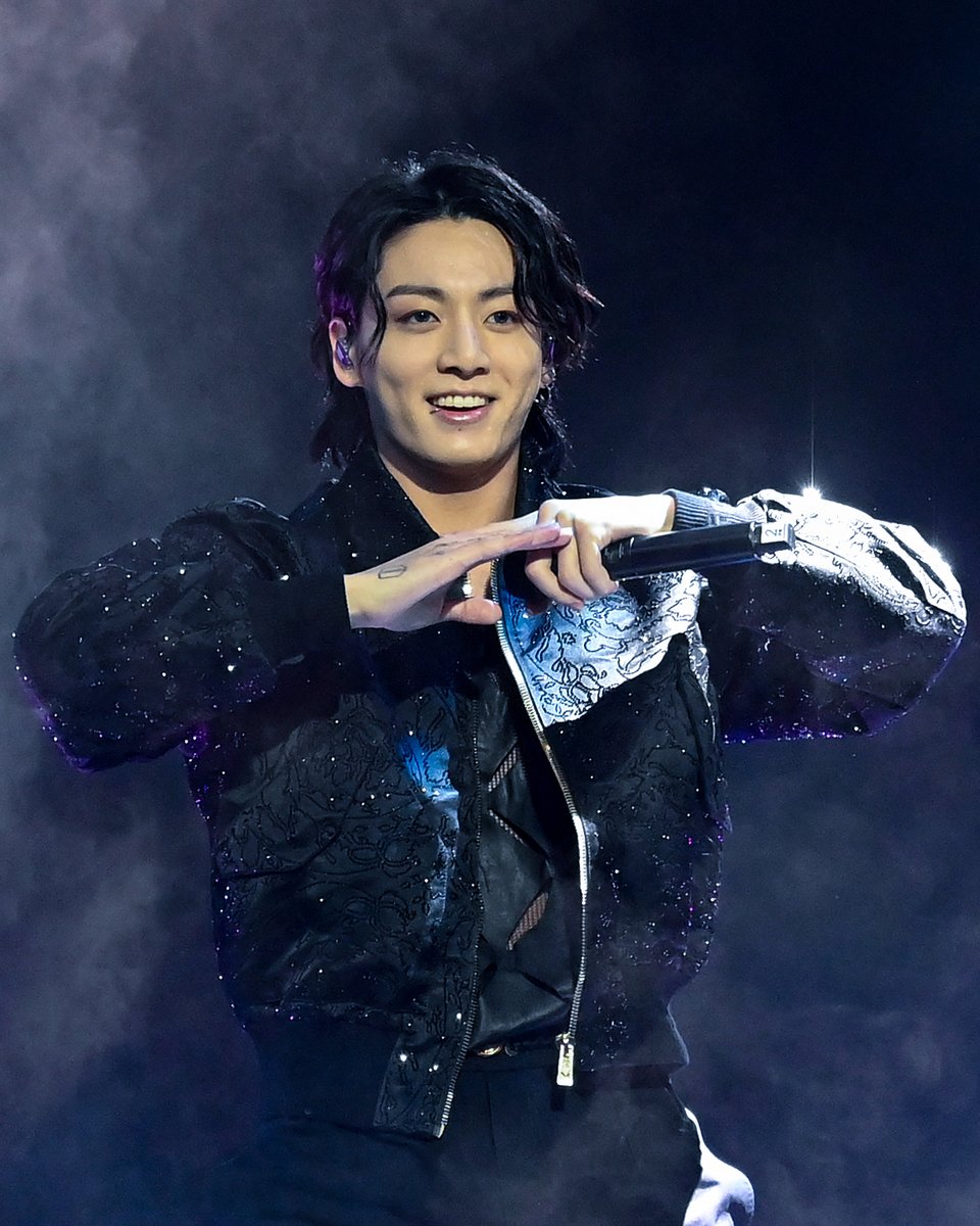 🎶 𝙒𝙚 𝙖𝙧𝙚 𝙩𝙝𝙚 𝙙𝙧𝙚𝙖𝙢𝙚𝙧𝙨...

#OTD | <a href="/BTS_twt/">방탄소년단</a>