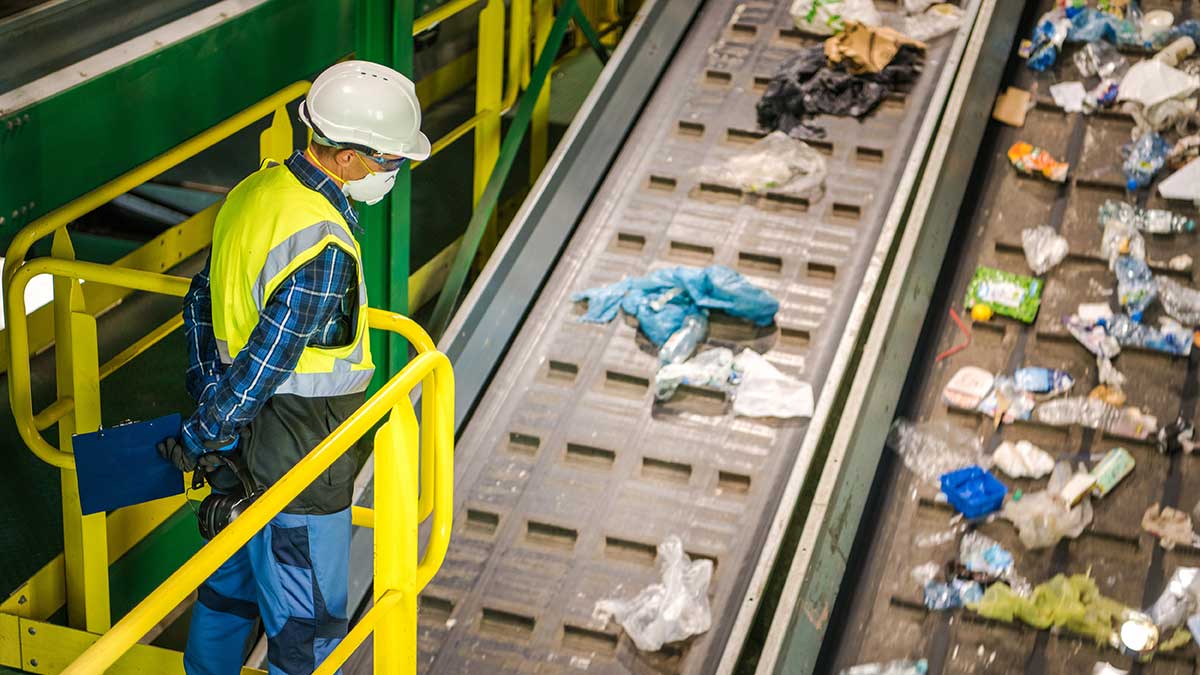 Earth911's tweet photo. Embracing a #circularwaste management system is key to combating #emissions and preserving our #resources. Enter #SWEEP: Solid Waste #Environmental Excellence Performance #Standard, a new idea in promoting #sustainable #waste practices. #Wastesystem
https://t.co/nznjVtMrsM https://t.co/a0QOLRNEaU