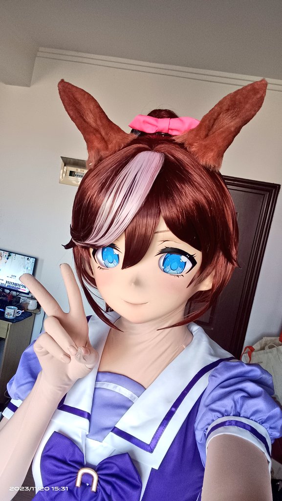 Misaka93222766's tweet image. 试装
总结：决胜服一坨shit，得重新买，学院制服改造很成功。
头： @sakura_ingnai 
#赛马娘 #kigurumi #东海帝皇