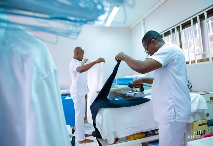 Preacherboye's tweet image. Your wardrobe deserves the best treatment. @AHHotelAfrica_ ensures your clothes are stain-free and full of freshness. 
🌞🧺
#Ahhotel
 #FreshnessUnleashed
#StressFreeLaundry
#AHHotelDifference
#laundrymagic