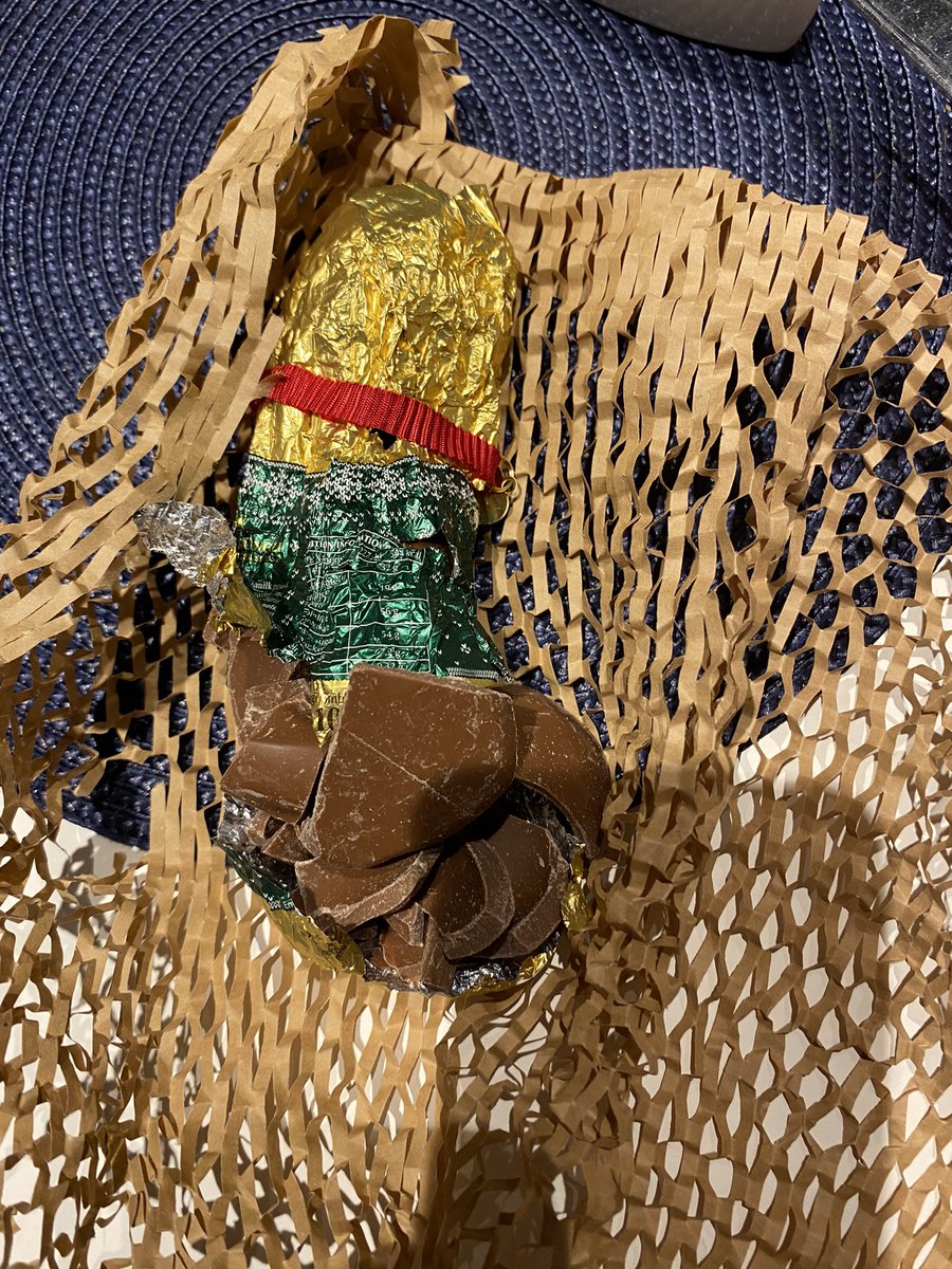 DomDreamchasing's tweet photo. @LindtUK  really disappointed at how one of the chocolate bears arrived today. Also never even received a notification it was out for delivery 
It was smashed and box was also dented containing advent calendar https://t.co/TE8KYyFxn0