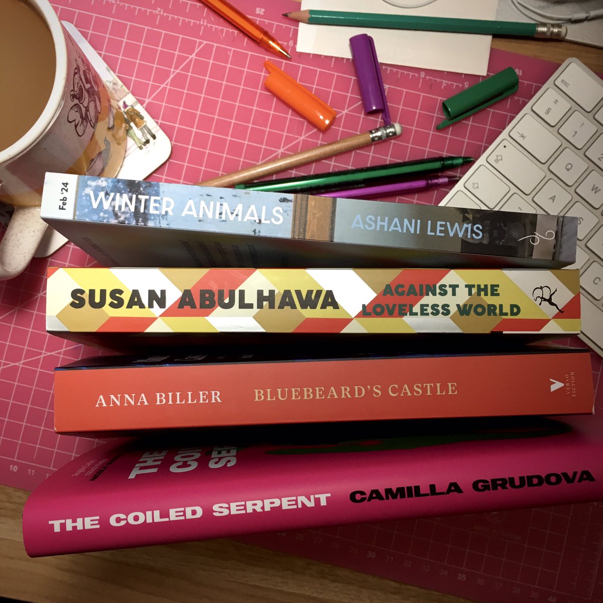 AlexCristie005's tweet image. I really need to finish my assignment but I really reeeeally wanna read all these four books the same time

#BookTwitter #bookProblems #amreading