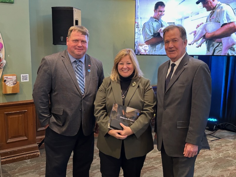 OntarioPorkNews's tweet photo. Today, Ontario Pork Board Members are meeting with MPPs at Queen’s Park to discuss key initiatives for the pork industry #OntAg @LisaThompsonPC https://t.co/jklqreehuV