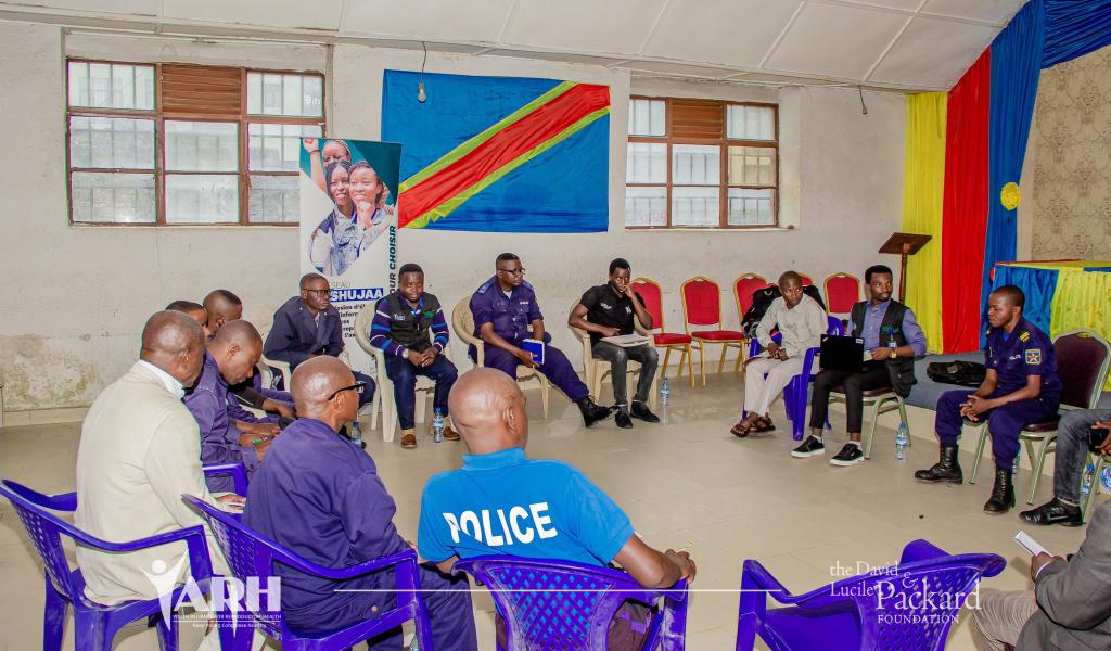 AlucMukama's tweet photo. Atelier de communication de @yarhdrc avec les autorités policières dans le but de le clarifier sur le #protocole_de_Maputo et la promotion de l'accès à la femme aux services de santé sexuelle et reproductive https://t.co/e5KqQwmYYQ
