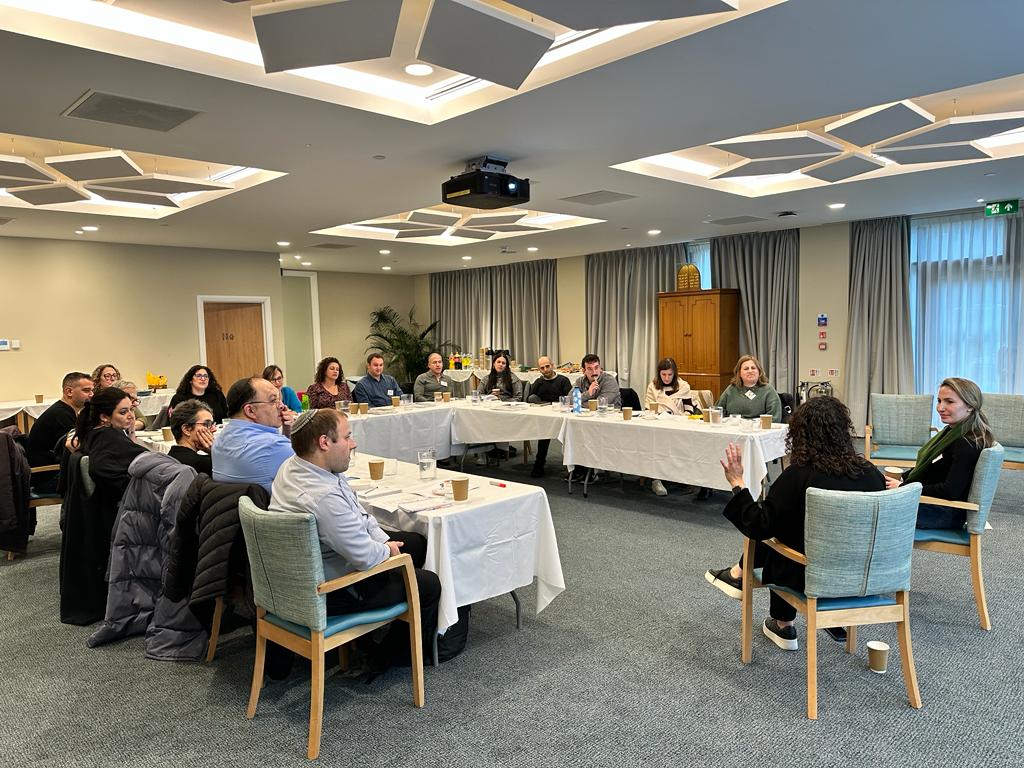 Lead_'s tweet image. Lead's Dangoor Senior Leadership Programme (DSLP) 2023-24 cohort began exploring key strategic challenges facing the Jewish community last week at Nightingale Hammerson, facilitated by Larry Shulman and Michelle Janes. Thanks to JLC CEO Claudia Mendoza who also joined the event.