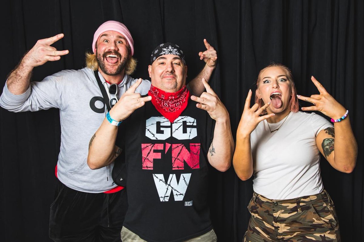JoeyJohnela's tweet photo. Two of my favorites and they always take some of the best pics. They loved my Nick Gage cosplay too. Thank you @EFFYlives @AllieKATCH for being such cool fuckin people #BUSSY #MDKALLDAY https://t.co/PGfGlcmfwu