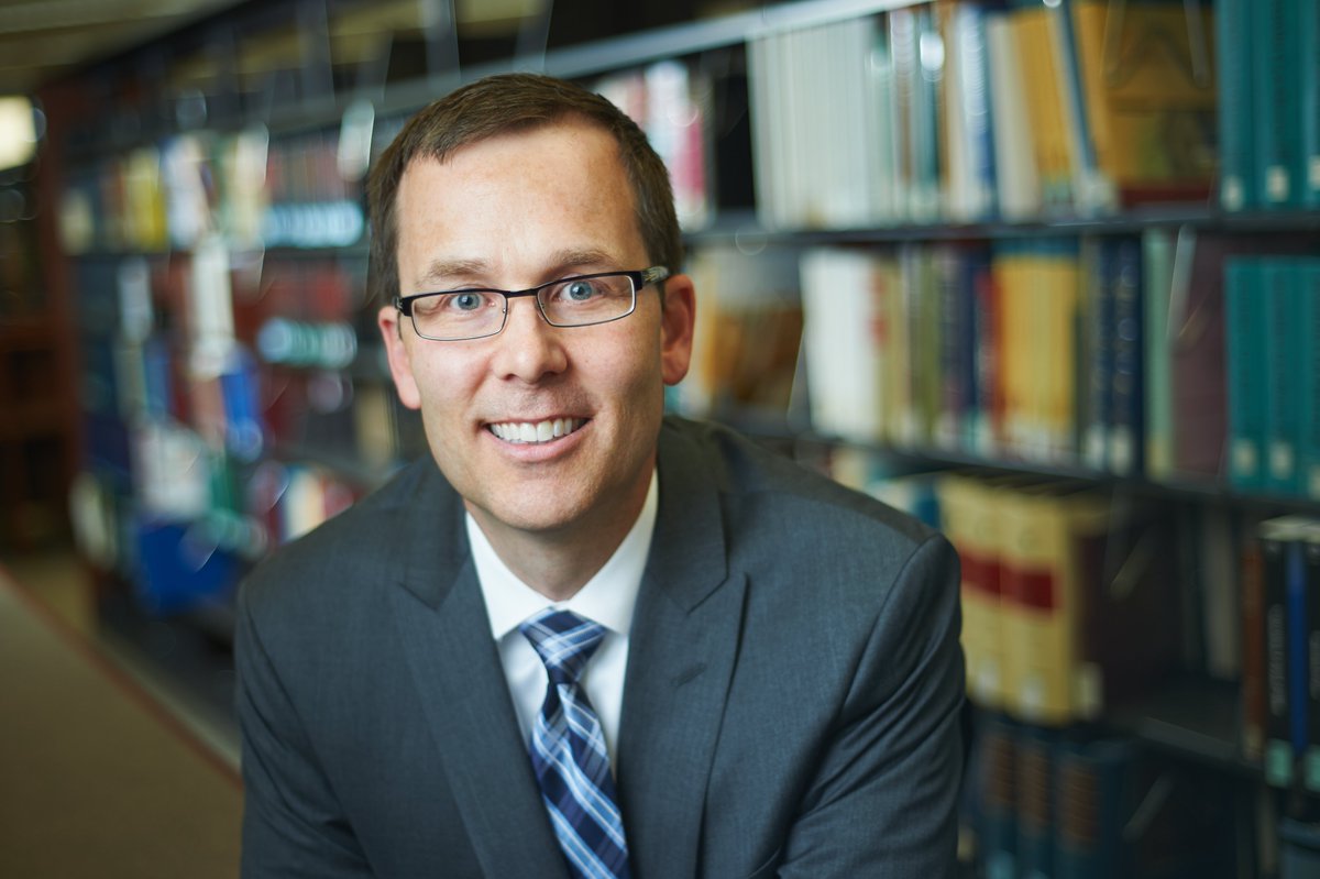 Congratulations to Professor Daniel W. Linna Jr. for receiving this year's @TheAALS Section on Technology, Law, & Legal Education Award. 'Dan is shaping how the next generation of lawyers will interact with technology.'