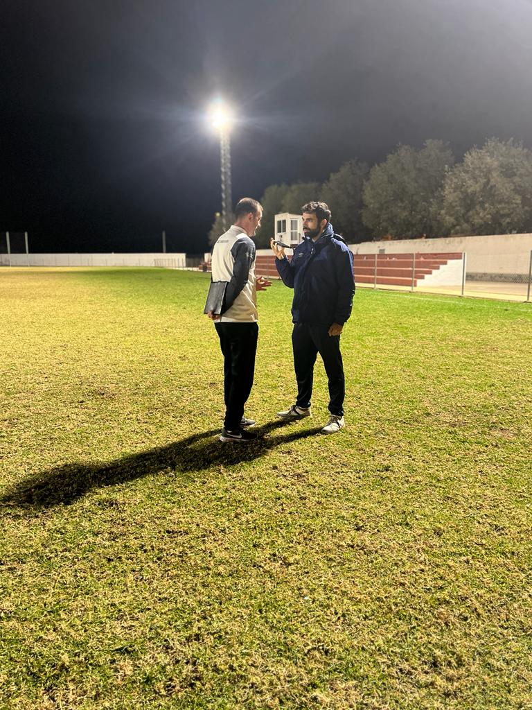 Una foto de ayer entrevistando a Ranko Despotovic del <a href="/CaravacaUd/">UD Caravaca</a> 

Sin duda que de colaborar en <a href="/ORMdeportes/">ORM Deportes</a> cubriendo los partidos de Tercera, donde más disfruto es entrevistando a los entrenadores, además tengo la suerte que en esta categoría los entrenadores hablan de fútbol.