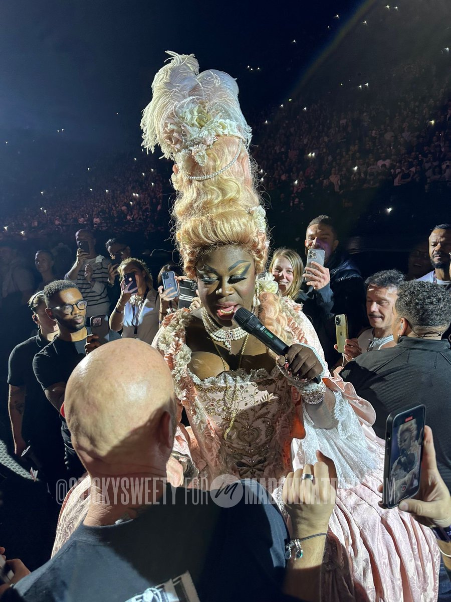 madonnatribe's tweet photo. Bob The Drag queen for the last time at the Accor Arena Tonight #madonnathecelebrationtour #Paris #Show4 https://t.co/ngE90bSXLg