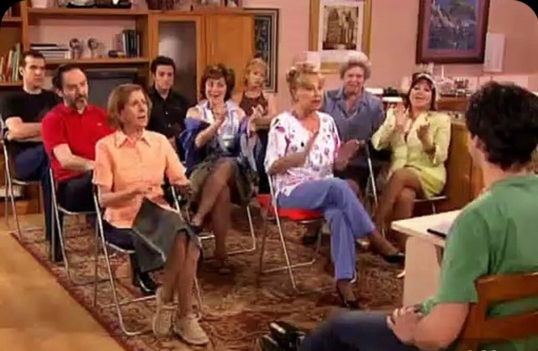 Preparadas para ver a gente de los 2000 cruzando la pasarela. 
#OTGala0