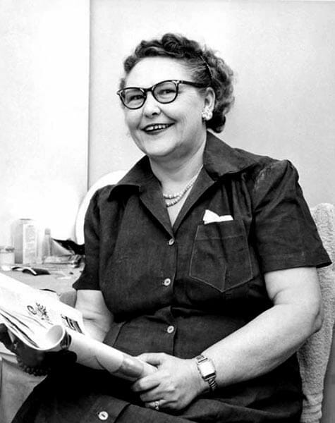 _LooksThatKill_'s tweet image. 👵 I'm Nannie Doss, aka the Giggling Granny.

Do you want to know why do people gave me this nickname? #LooksThatKill