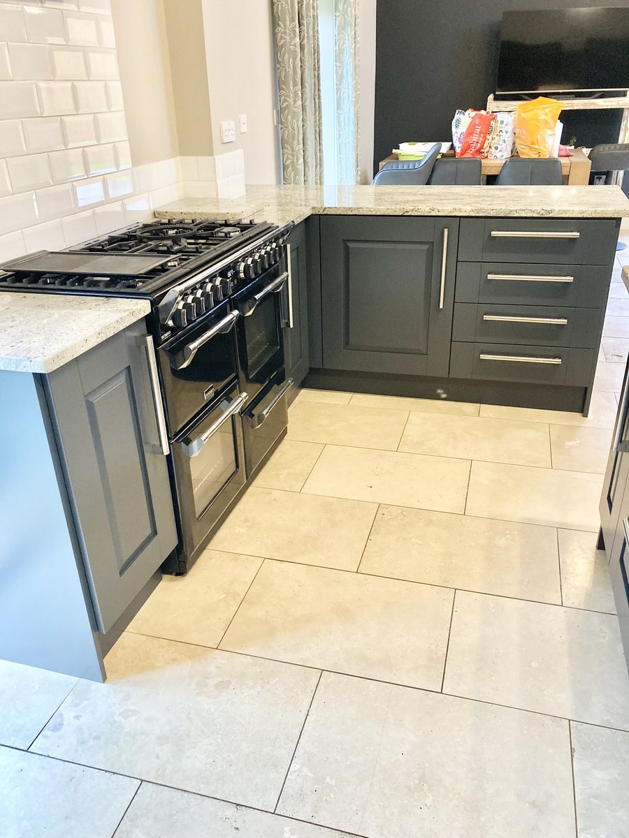 KCSUK_Ltd's tweet photo. Can’t be more bolder and braver than ‘Off Black’ ! Love dark colours so loved this one .

Finished in Morrells PC and tinted in ‘Off Black’

#kcsuk #spraying  #spraypaintedkitchen #paintedkitchen #kitchencabinetsprayinguk 
For more info please PM or paintmykitchen@kcsuk.info https://t.co/wbRVkx1NyS
