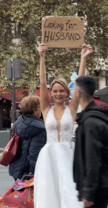 Заруба з руською порноакторкою 👹 https://t.co/gzlK9TYzXO