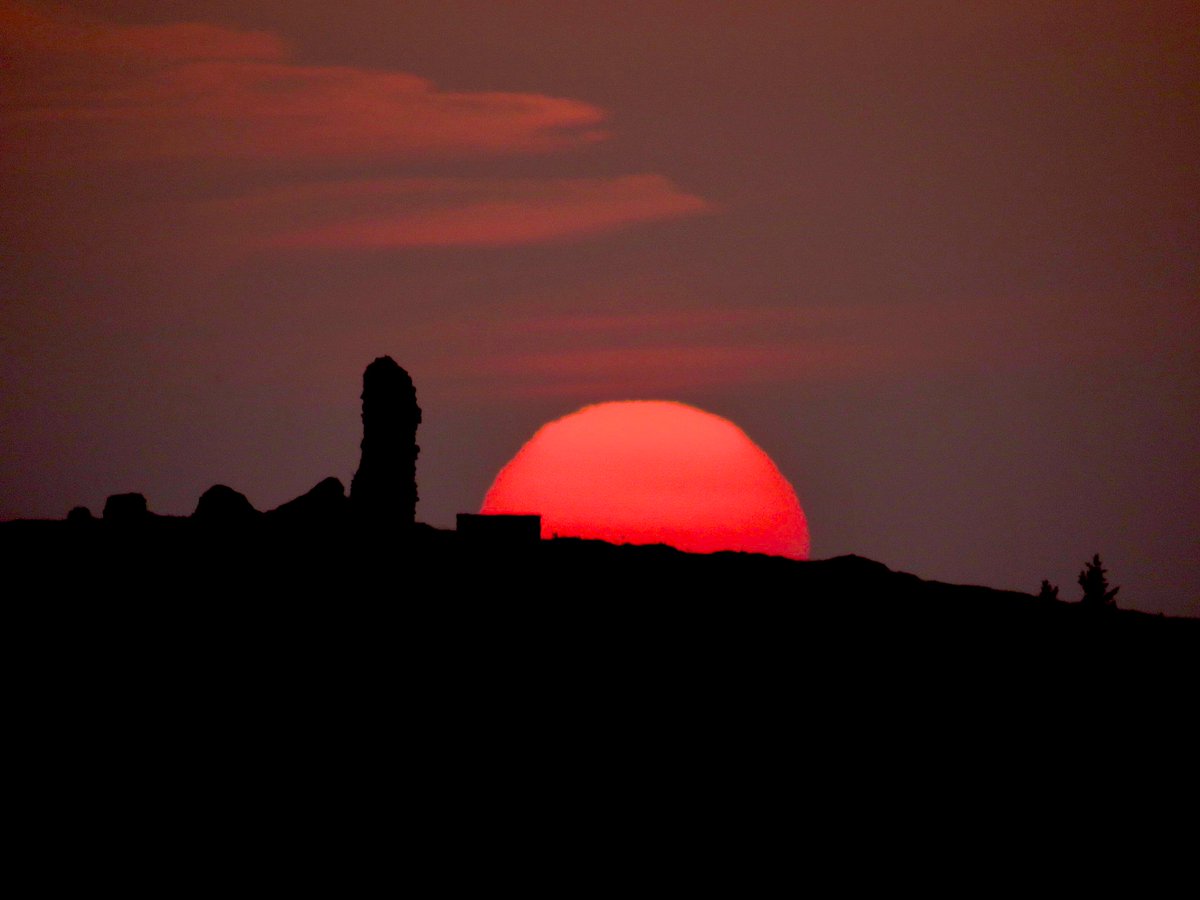 paddylane7's tweet image. #rowcase sunset at the old castle ruins.