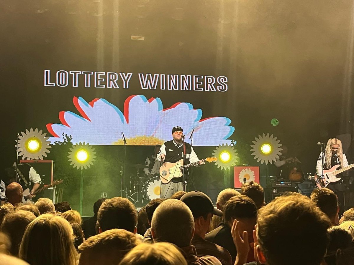 brimmo_'s tweet photo. Caught the always brilliant @LotteryWinners last night,  great music &amp; I’ve rarely seen a band better at building rapport in between songs!
Shout out to @staylunar and @thedeepblue_ for excellent sets!

Also impressed with @swxbristol as a live music venue. https://t.co/XQHBS0W6ui