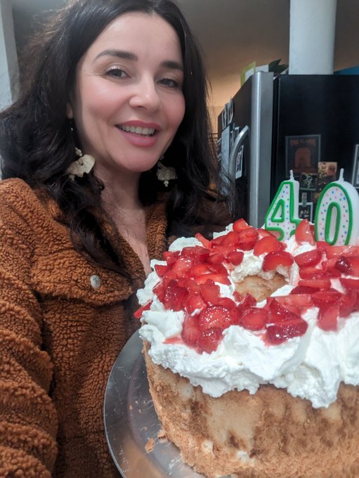 I give good birthday 🎂 https://t.co/81dDHyh1jD