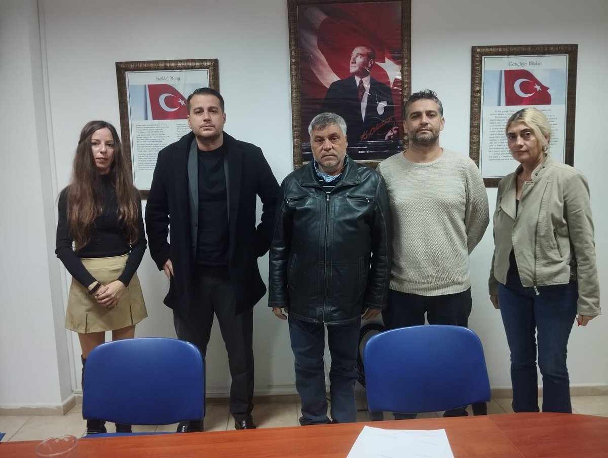 TuncaEge's tweet photo. Seferihisar Adliyesi’ne boşanma dilekçesi vermeye giderken adliye bahçesinde kocası tarafından acımasızca bıçaklanarak katledilen Neşe’nin anne ve babasının vekilliğini üstlenmiş bulunmaktayım. Bu alçak cinayeti işleyenin en ağır cezayı alması için elimden geleni yapacağım. https://t.co/Dp2vxxHpmv