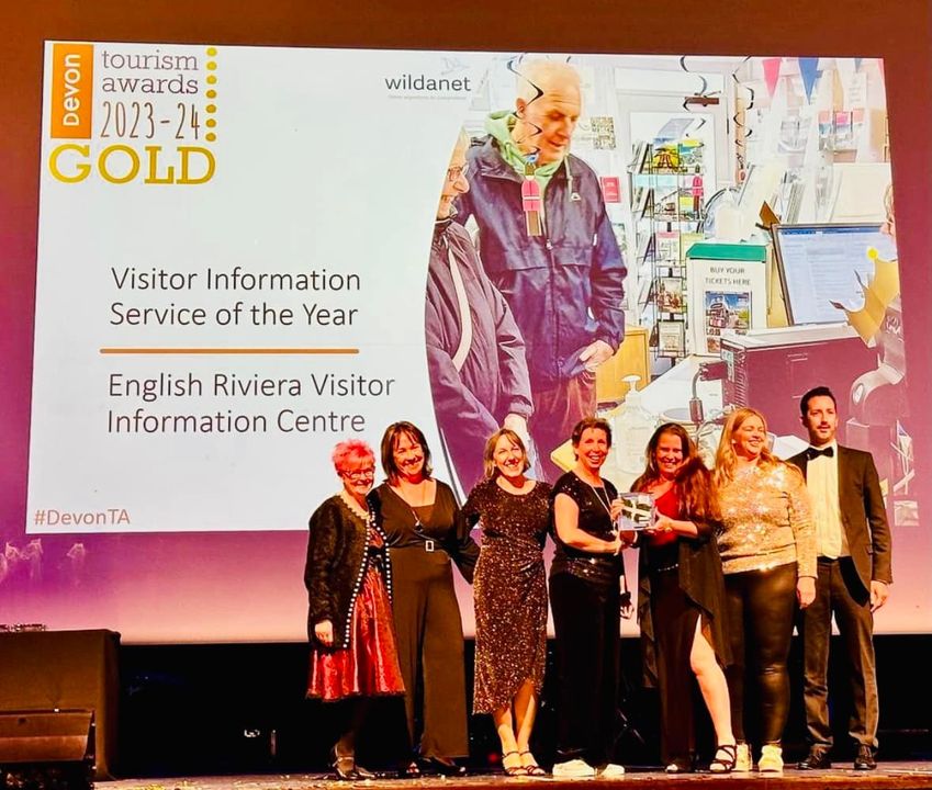 EnglishRiviera's tweet photo. We are so proud to see the English Riviera flying the flag at this yearโs @DevonTourAward๐๐๐
Full details of our winners here: https://t.co/erFCWzPDTj
#DevonTA #awards #englishriviera #devon https://t.co/evkFDtSdv7