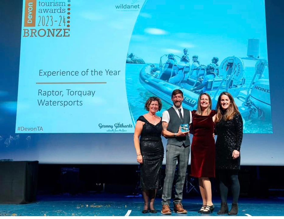 EnglishRiviera's tweet photo. We are so proud to see the English Riviera flying the flag at this yearโs @DevonTourAward๐๐๐
Full details of our winners here: https://t.co/erFCWzPDTj
#DevonTA #awards #englishriviera #devon https://t.co/evkFDtSdv7
