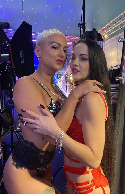 Salon de l'&eacute;rotisme de Mulhouse 2023 #SalonTaboo avec la Team @FetishShooting  @lollyglams 🩷 @XPrinssxx<a href="/tag/salontaboo"class="tags">#SalonTaboo</a>