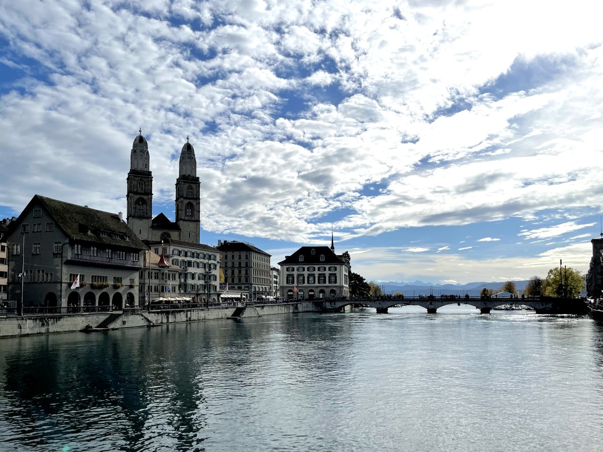 yweyTe's tweet photo. 12 anstatt 4: Mehr „Lädele“ am Sonntag! Ich und GastroZürich unterstützen den politischen Vorstoss von André Müller &amp; Jürg Sulser für mehr Sonntagsverkäufe im Kanton. Restaurants, Cafés &amp; Bars stehen bereit zur Bewirtung von Gästen auch an 8 weiteren Sonntagsverkäufen 💪. https://t.co/ScG1XUfE7p