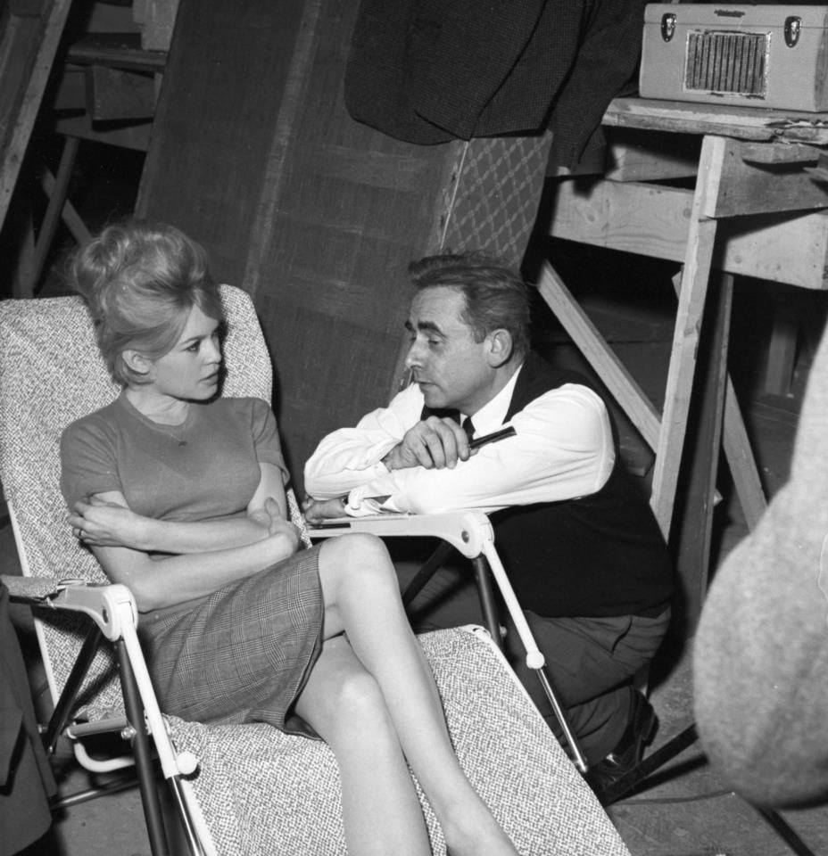 Brigitte Bardot and director Henri-Georges Clouzot on the set of 'La vérité', (1960). 📣📽️🎬 #BehindTheScenes #FilmTwitter #ClassicMovies #TCMParty #BOTD #HenriGeorgesClouzot