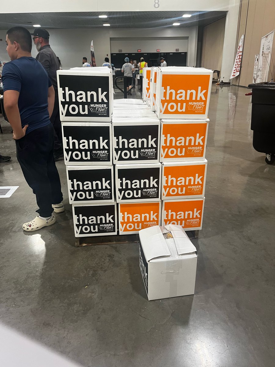 Hawx_Pest_Ctrl's tweet photo. We here at Hawx were glad to partner with Hunger Fight, they work with groups to host packing events, bringing thousands of volunteers who work together to pack meals. We were proud to create kits with them this last weekend. https://t.co/ZslN8zVkmS