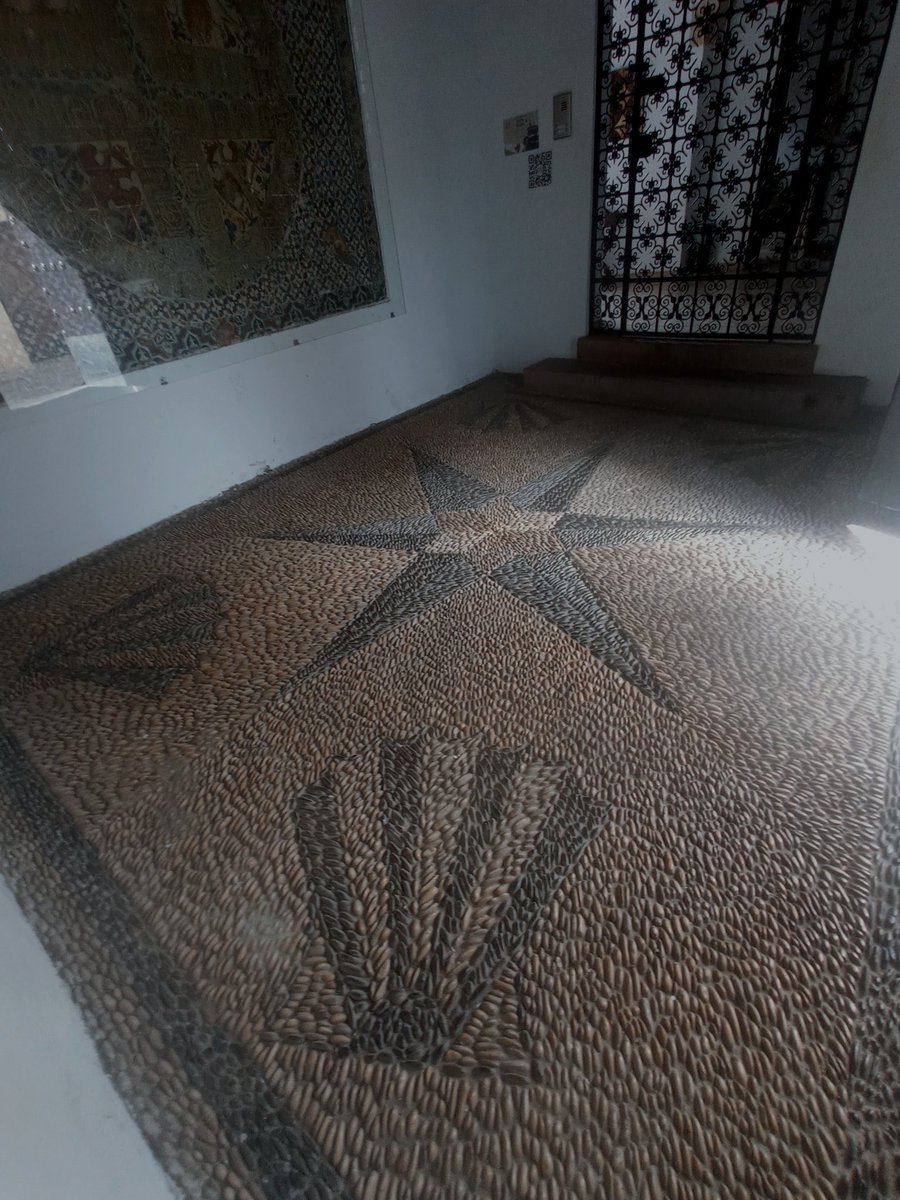fjosepena's tweet photo. Malacología 🐚 al andar 🚶🏽♂️...Pecten
➡️ Zaguán de la Casa de la Concha en #Còrdoba
➡️Enchinado cordobés con #Pecten
⭐ Comenta y sube fotos de moluscos 🐚 en edificios 🏘️, calles, escudos,...
#CORDOBA #pecten https://t.co/AjDh3mDAbw