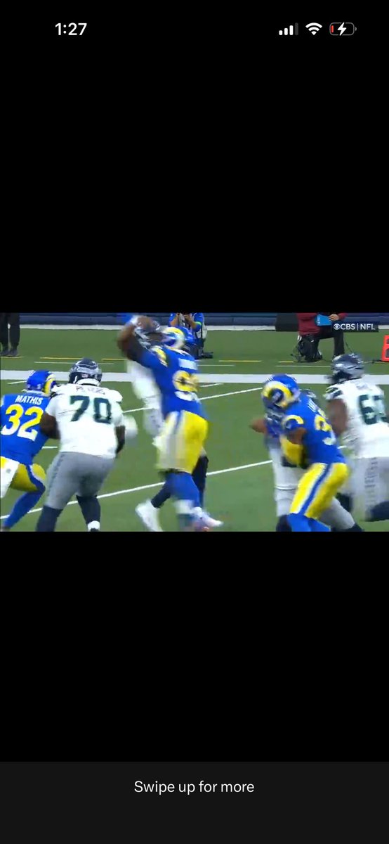 jparran32's tweet photo. @NFLonCBS This looks like helmet to helmet contact to me 🤷🏻‍♂️ https://t.co/8O7xuzQU36