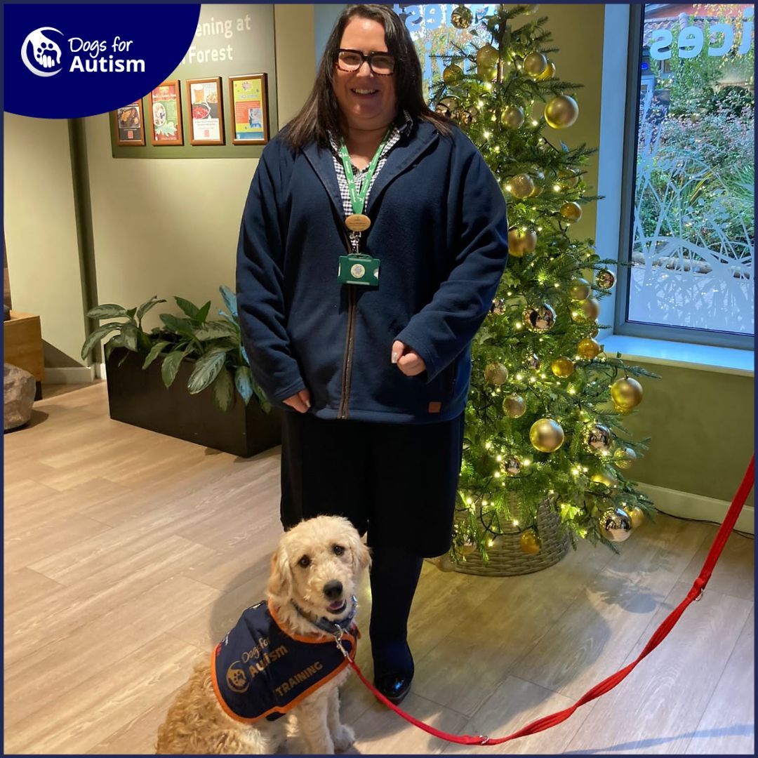 dogs_autism's tweet photo. Dubber just had the best holiday with his family at @CenterParcsUK Elveden Forest! ๐ฒ
Dubber ran into Maria, the manager. Maria recognised Dubber as she's a fellow @VWM25Runthering Ringer! ๐
#autism #puppyparents #assistancedog #holidaysuk #charitynews #vwlover https://t.co/hdtbpeNxQa