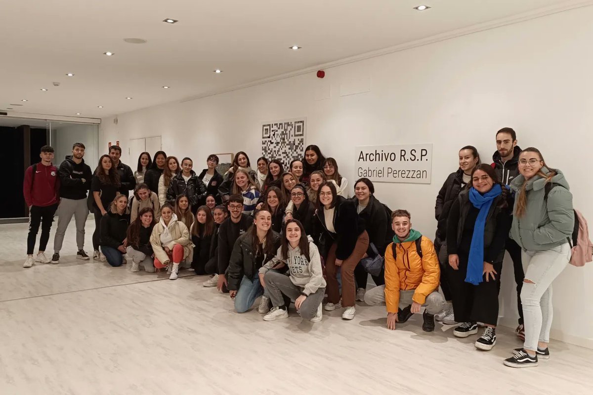 monterojosean's tweet photo. Esta tarde hemos trasladado la clase de Conocimiento del Medio de @FacEducacionCu al Paraninfo para que la exposición de Perezzan nos sirviera para trabajar los conceptos de #Reducir, #reutilizar y #reciclar en Educación Infantil. (Y porque es una pasada de Expo) https://t.co/78XtlO0Svw