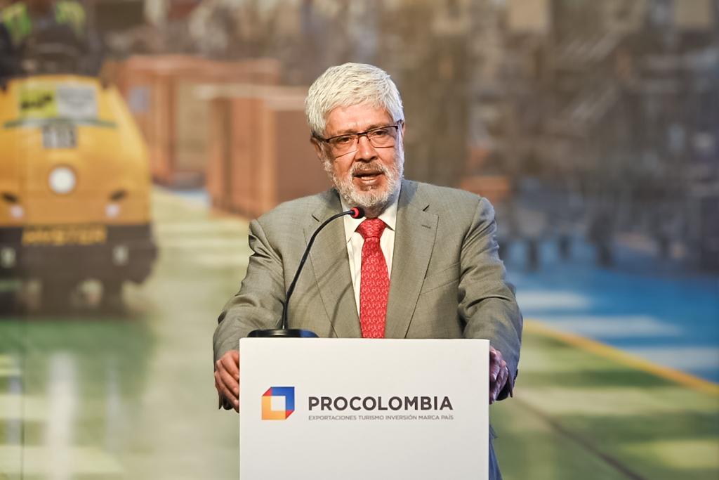 GermanUmanaM's tweet photo. Nos reunimos con más de 750 inversionistas en #ColombiaInvestmentSummit2023, organizado por @MincomercioCo y @PROCOLOMBIACO y compartimos un mensaje contundente: Colombia es un país lleno de futuro. Por eso buscamos inversión extrajera directa virtuosa, productiva y sostenible. https://t.co/Qx4FigC748