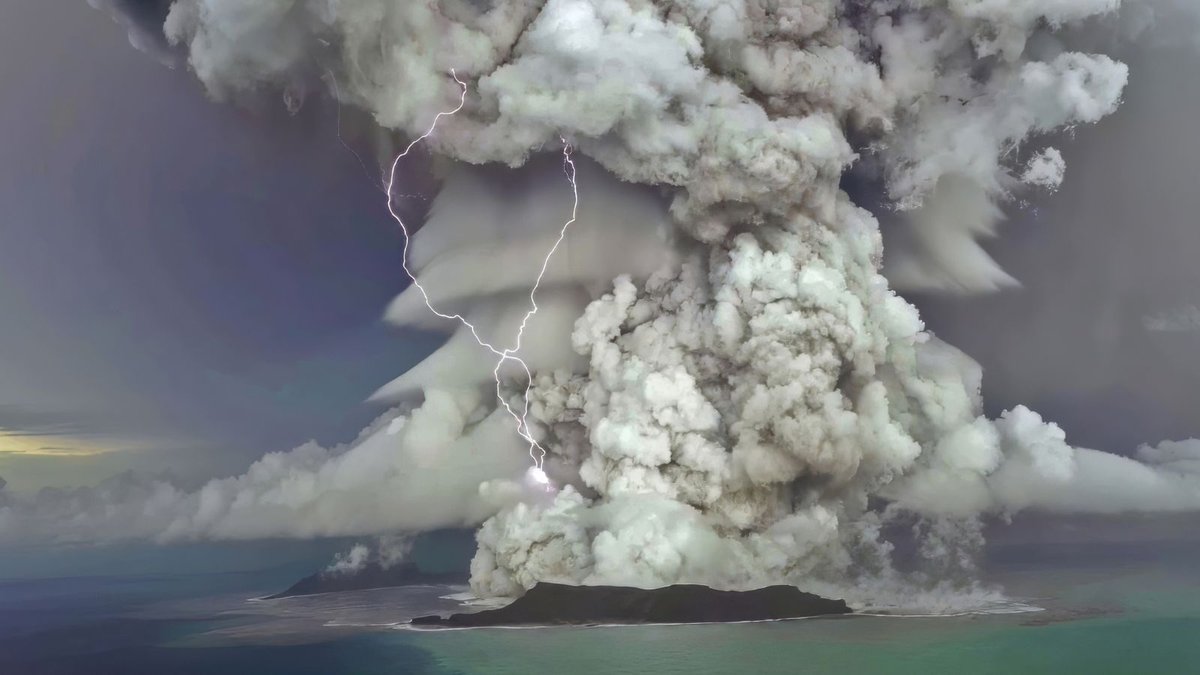 The Hunga Tonga-Hunga Ha’apai volcano changed the chemistry, dynamics of Earth’s stratosphere when it erupted in January 2022, according to recently published research at SEAS. The eruption was the largest explosion ever recorded in the atmosphere. buff.ly/3SLOMkD