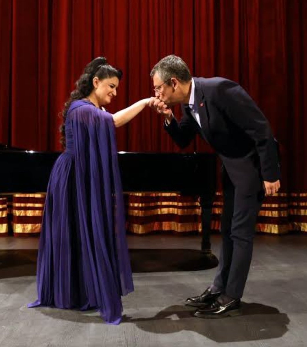 Ağzında kan bulaşığı olanlar şehitleri ağzına almasın.