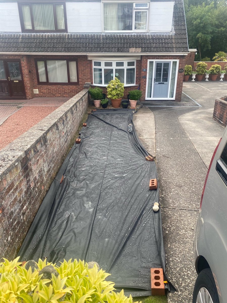 thelawnrangerSW's tweet photo. A few lawn renovations from last season https://t.co/mYc3kkfmIQ