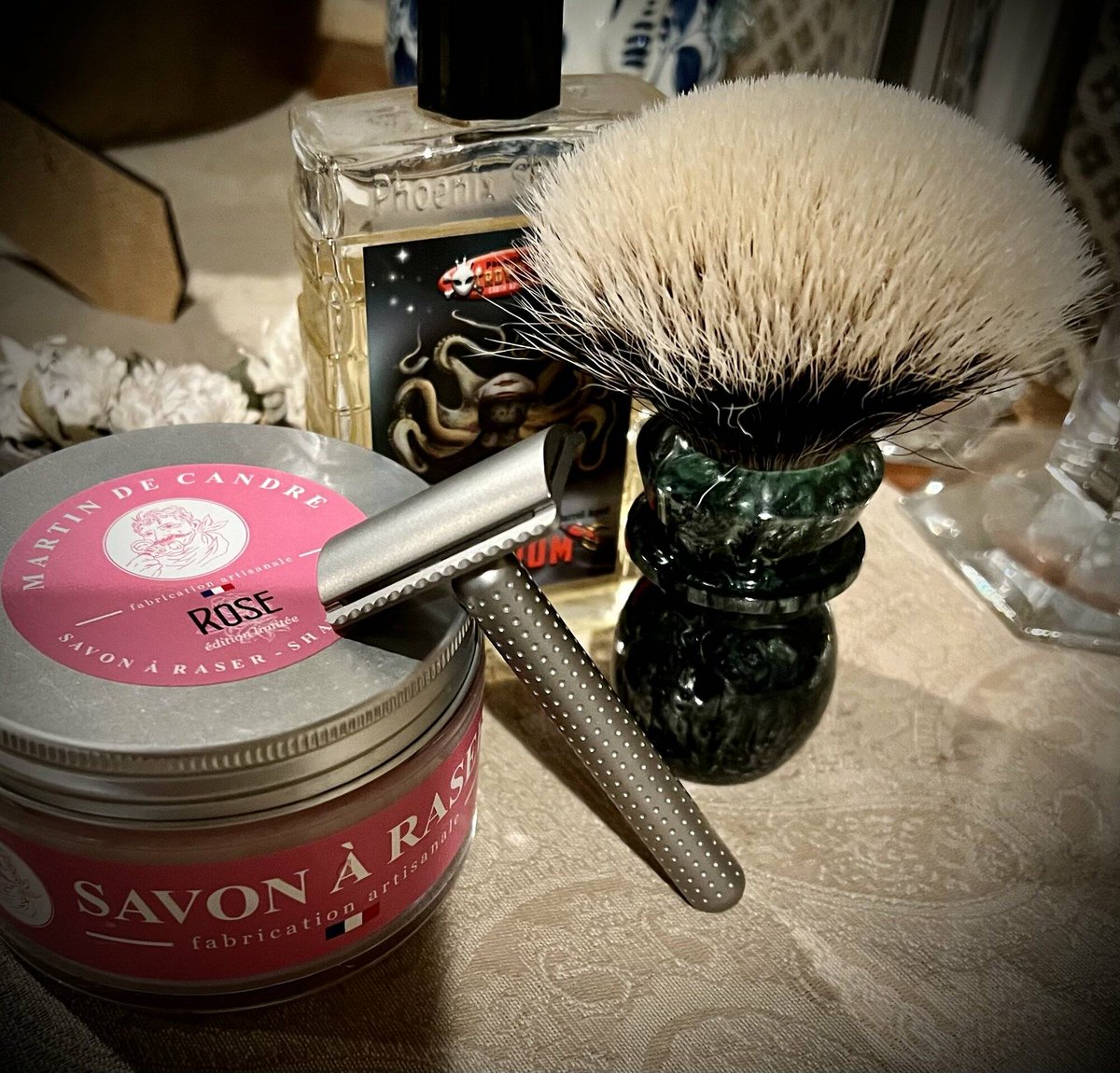 BadgerandBlade's tweet photo. Today's shave setup:
• Tatara Masamune
• Allen Long Reserve IV Manchurian on Trotter Handcrafts
• MdC 🌹
• PAA Atomic Age Bay Rum
https://t.co/yoadjXs853
#sotd
#shaveOfTheDay
#shaveGear
#mensgrooming
#wetShaving
#safetyRazor
#doubleEdgeRazor
#deshaving https://t.co/pwVsySeVSj