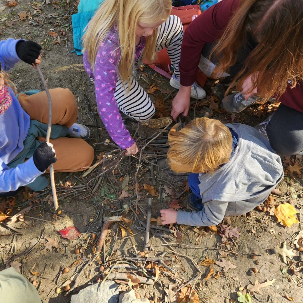 UrbanAdvSquad's tweet image. #ThisIsOutdoorLearning 

During our Introductory Wilderness Survival Skills program, children navigate using compasses, learn to tie useful knots, and practice different firebuilding techniques. 

What's your favorite wilderness skill?