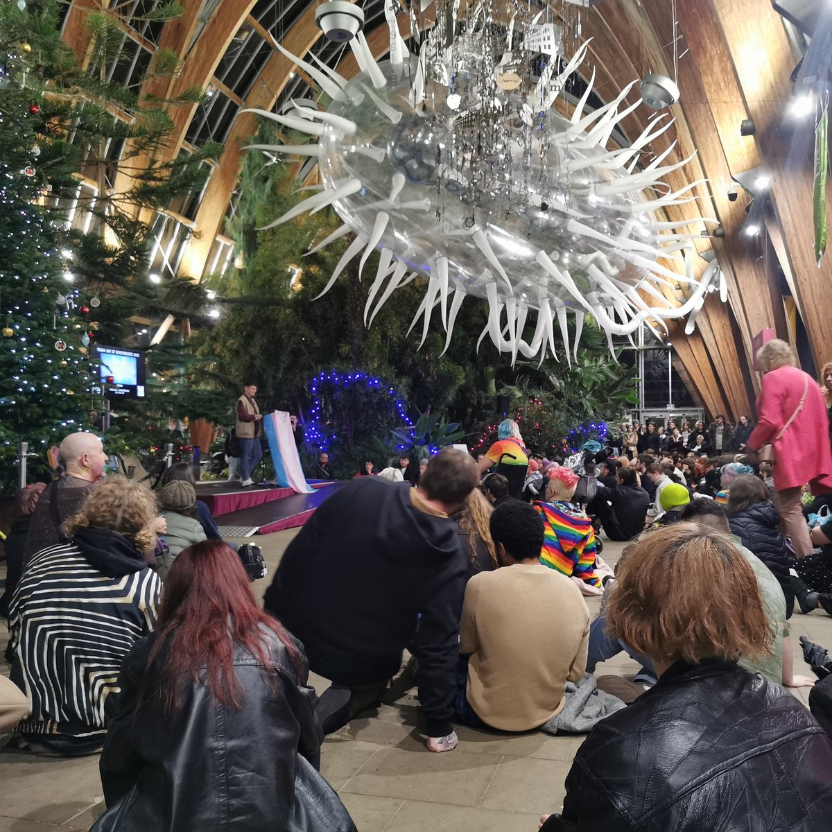 UnisonEAYorks's tweet photo. Today, the Branch joined the trans community and allies in Sheffield to remember and honour the lives of our trans siblings who have been taken from us too soon. 

🕯️🏳️‍⚧️❤️

#TransDayOfRemembrance
#TransRightsAreHumanRights
#TransAwarenessWeek
#TransLivesMatter https://t.co/KtqsvatJO0
