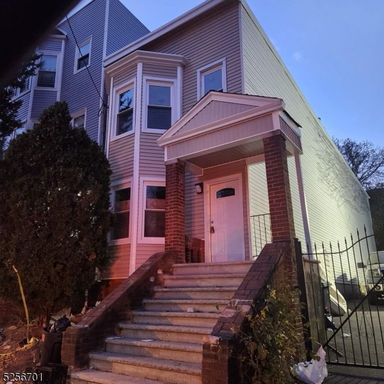 If you’re looking for a home I have a Newly renovated home for sale in Newark, NJ !! zillow.com/homedetails/17…