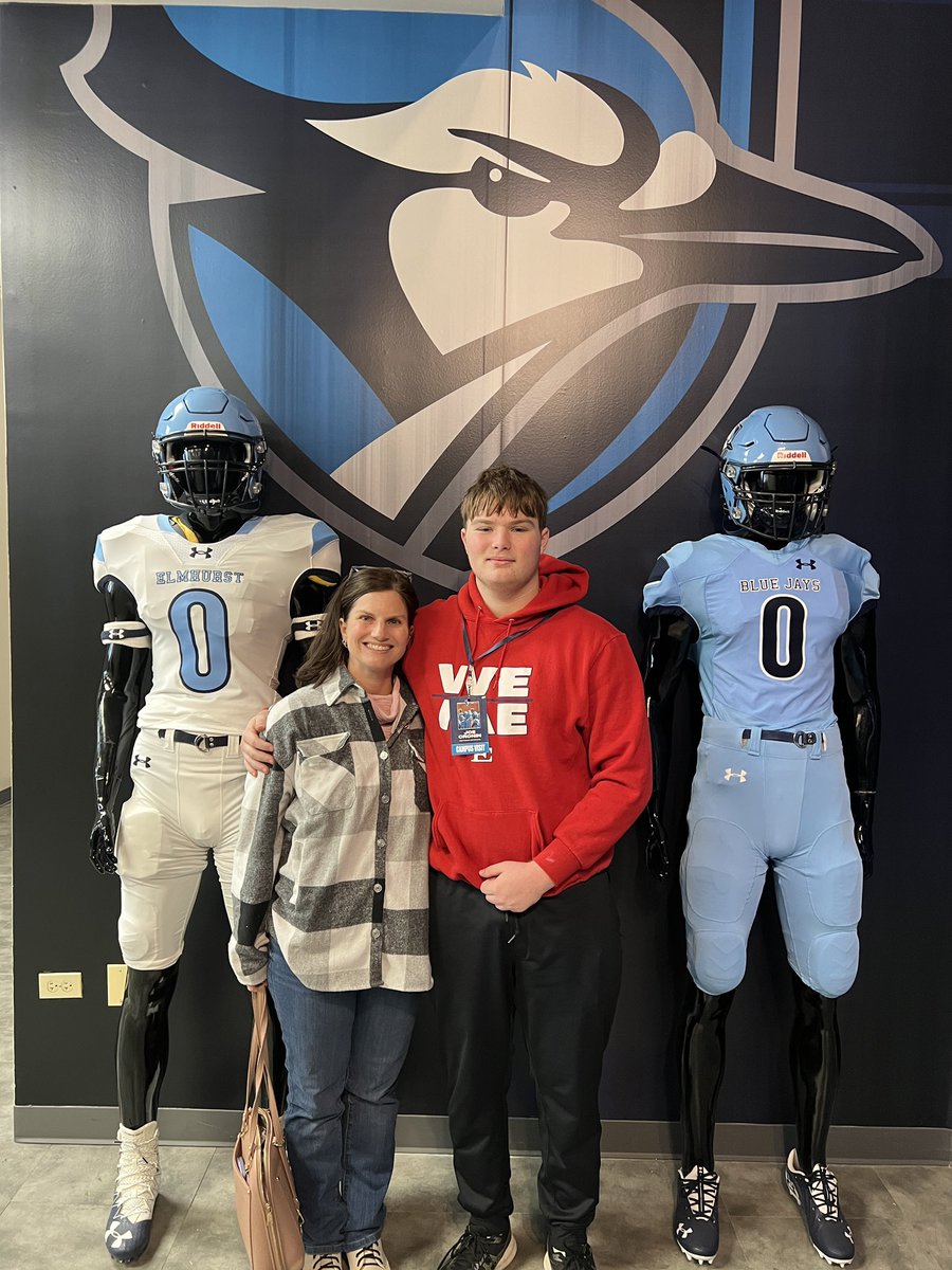 Thank you @CoachMurray_EU, <a href="/CoachMadison_EU/">Colin Madison</a> and the rest of the coaching staff at <a href="/ElmhurstU_FB/">Elmhurst University Football</a> for inviting me for a visit. Had a great time learning about the campus and how the program runs! <a href="/coachteonic/">Dragan Teonić</a> <a href="/CoachSmith1028/">Smith Scott</a> @SouthElginFB