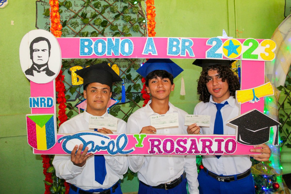 En ambientes de celebración y alegría, en todo el país dio inicio la entrega del Bono Complementario de Promoción a los bachilleres de este Ciclo Escolar 2023, enviado con amor por el Presidente Daniel Ortega y Vicepresidenta Rosario Murillo.