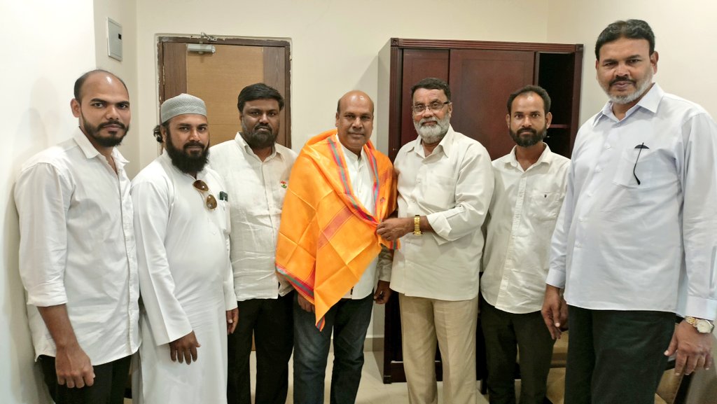 Minority leaders Welcomed & Felicitated to Janab @hasib_anwer ji on his visit to Telangana State as a @AICCINC observer. 
@inc_habeebjani @AyazTpcc @RasoolGulam4 @KhajaAzeemudd16
@ShayarImran @FarhanAzmiINC @husseni_s @IrfanmbaA 
@revanth_anumula @INCTelangana @kata_SrinuGoud