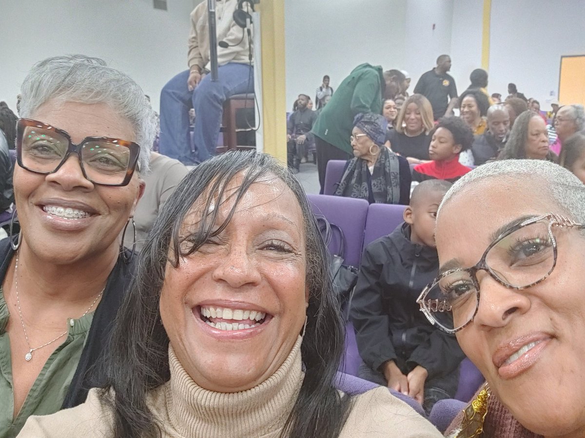 bossladyrobin's tweet photo. Grateful...thankful...blessed! #COPIM Pre-Thanksgiving Service
#Discernment
#Better, better, better https://t.co/rSEW2eAxP7