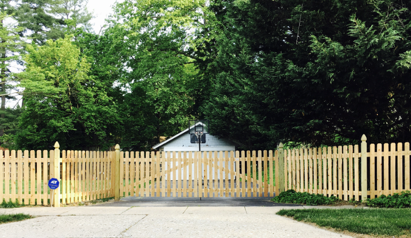Did you know that Spaced Picket Fencing is the most common fencing option? Designs for this fence are limitless and can also be personalized with decorative posts or post caps!

#RusticraftFence #fence #fencing #WaynePA #MainLine #MainLineToday #MainLinePA #Cedartech